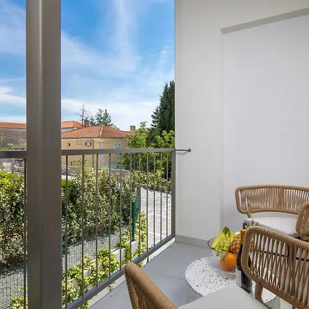 Apartmani Vila Mara M 1 Heated Pool Omisalj Exterior photo