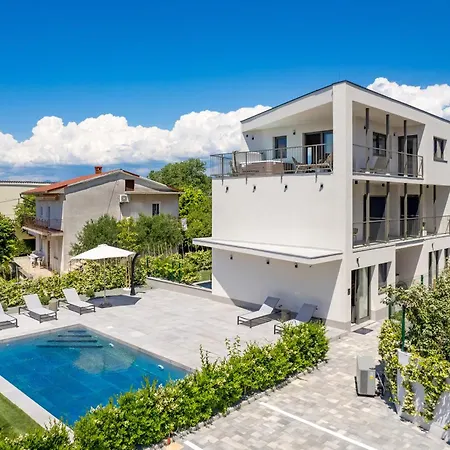 Apartmani Vila Mara M 1 Heated Pool Omisalj Exterior photo