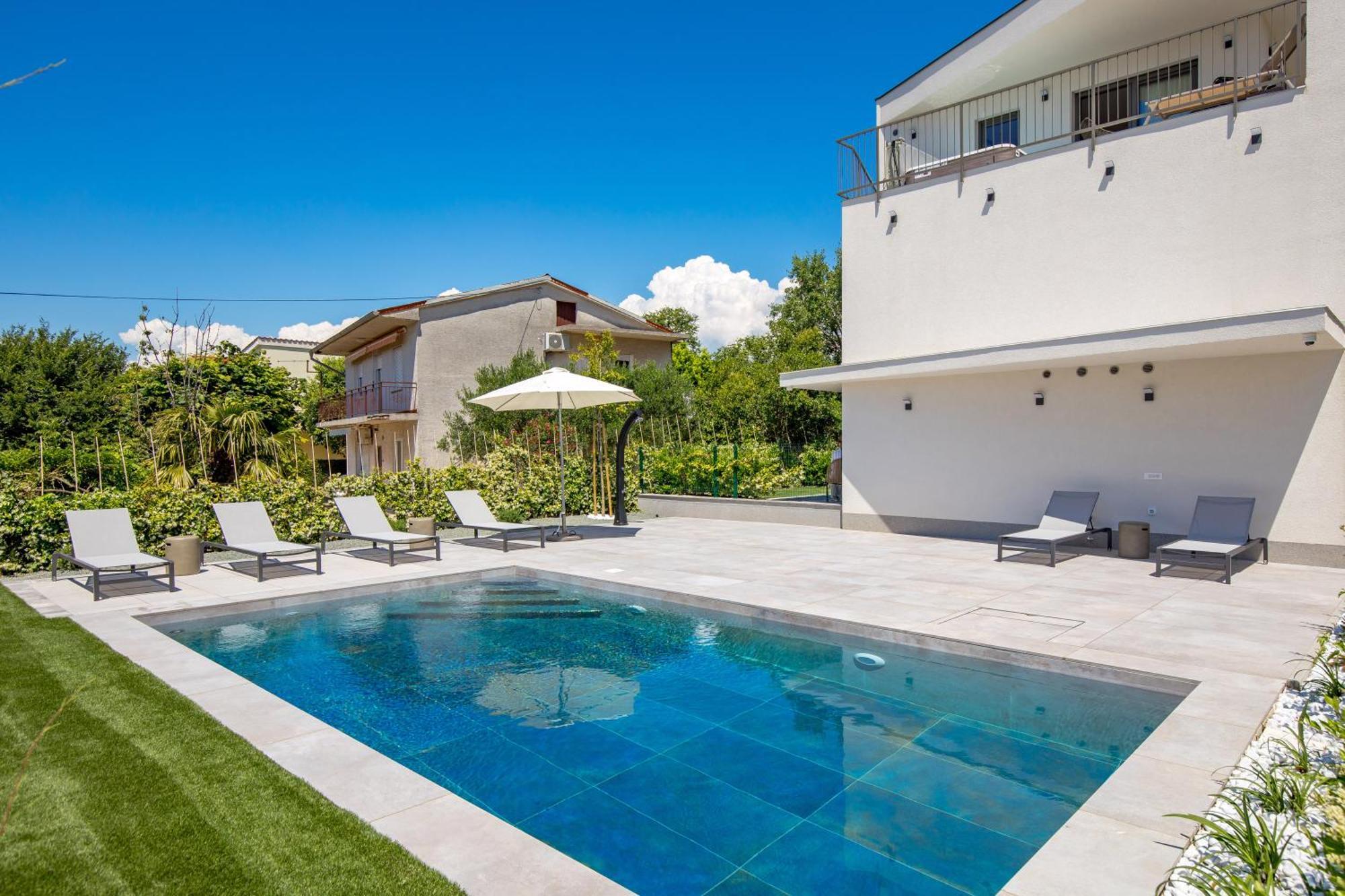 Mara M 1 Heated Pool *