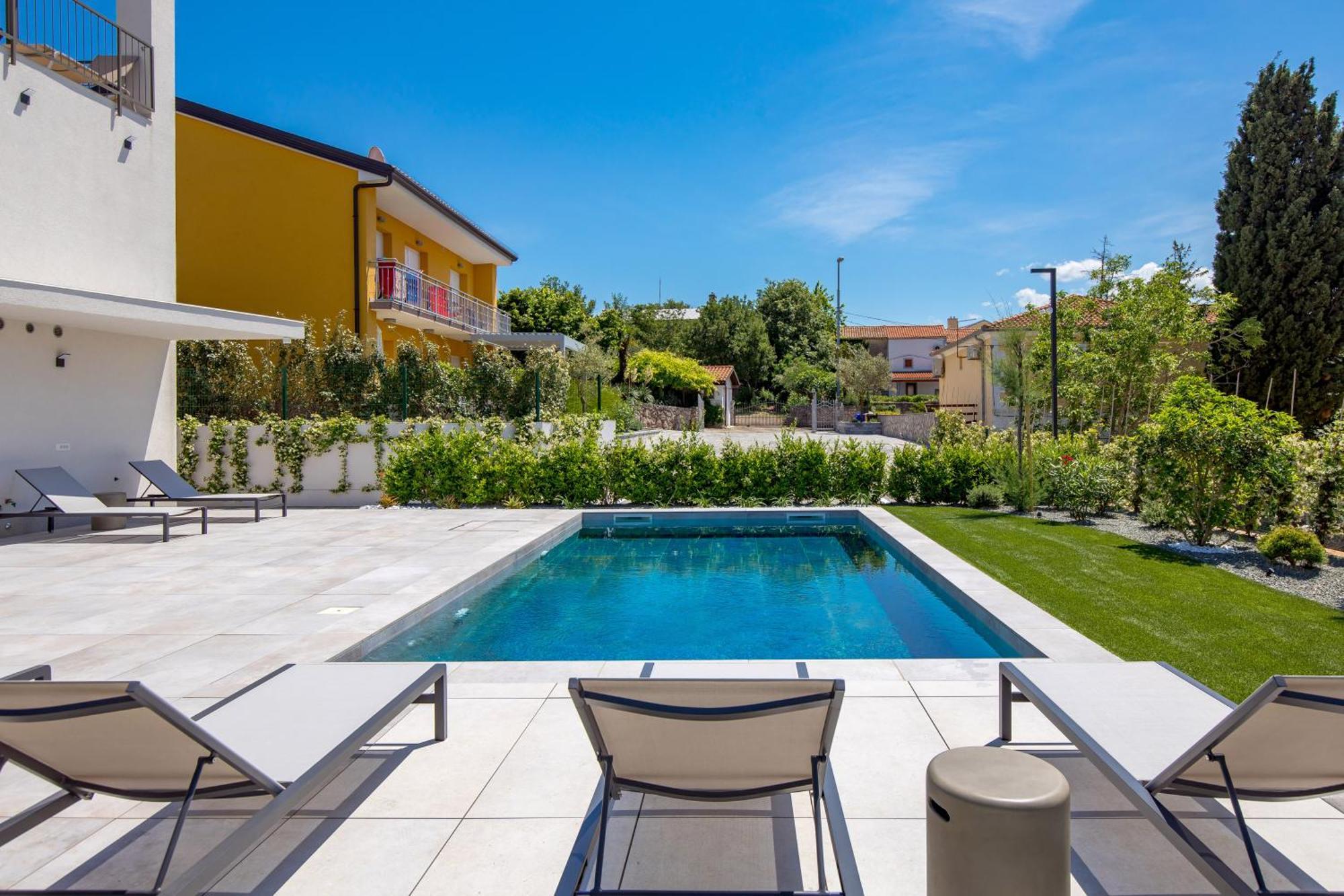 Mara M 1 Heated Pool Omisalj