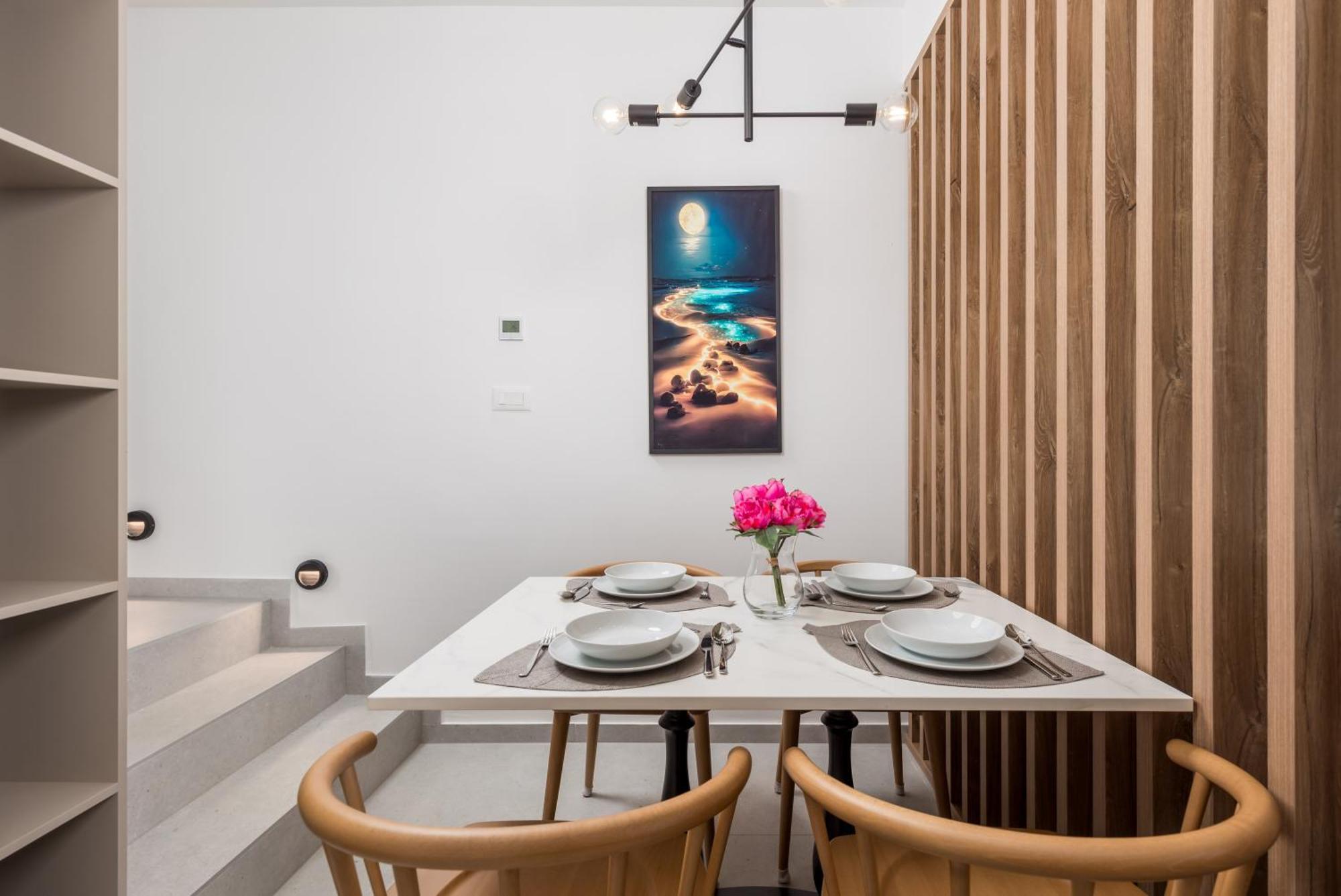 Mara M 1 Heated Pool Apartment Omisalj