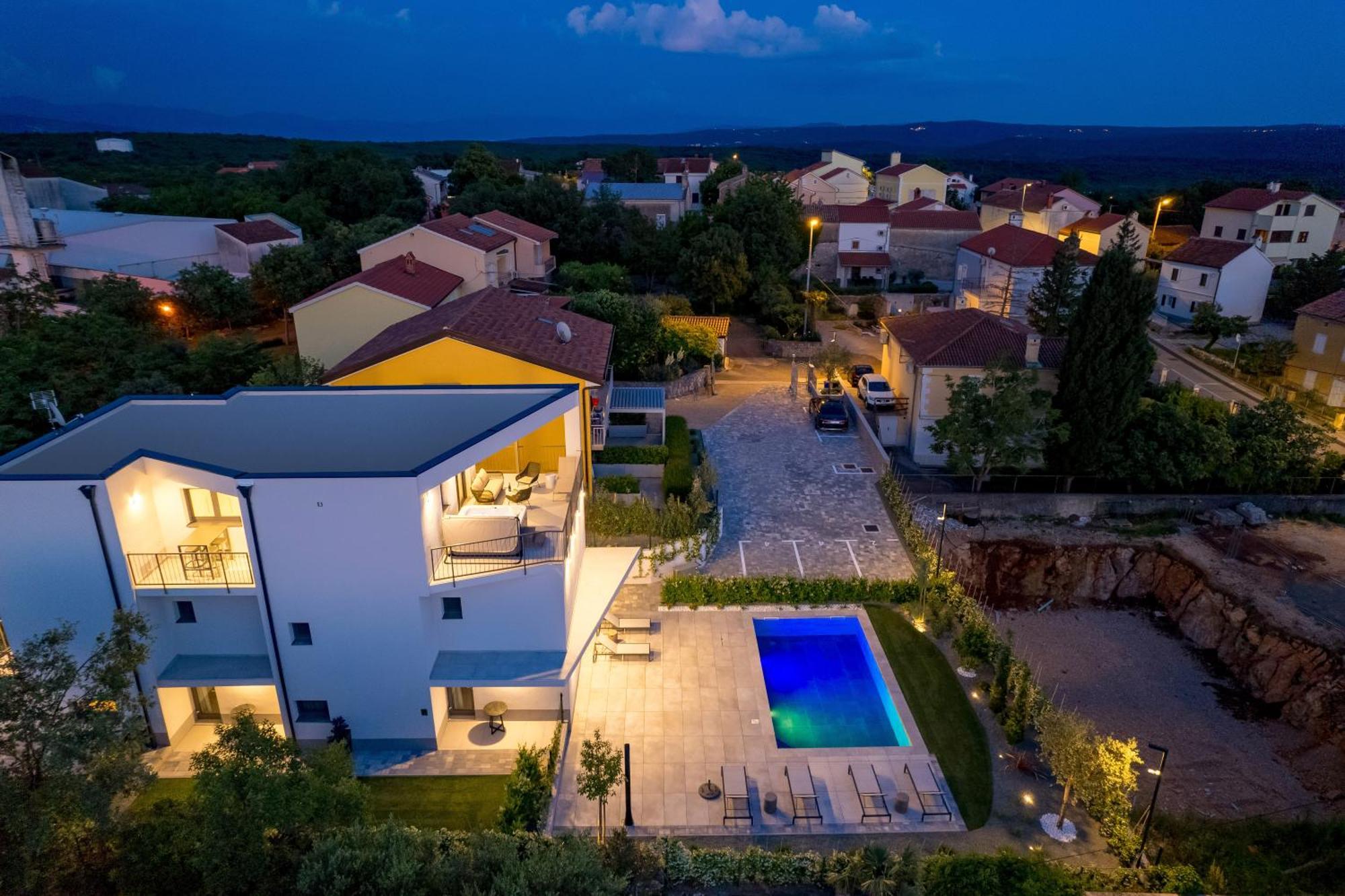 Mara M 1 Heated Pool *